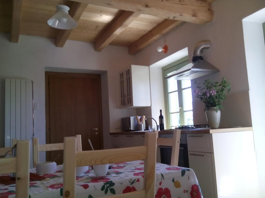 Appartamento La Camelia Ameno Habitación foto
