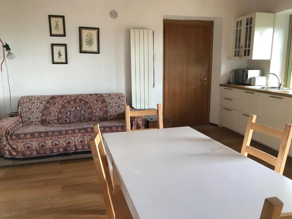 Appartamento La Camelia Ameno Habitación foto
